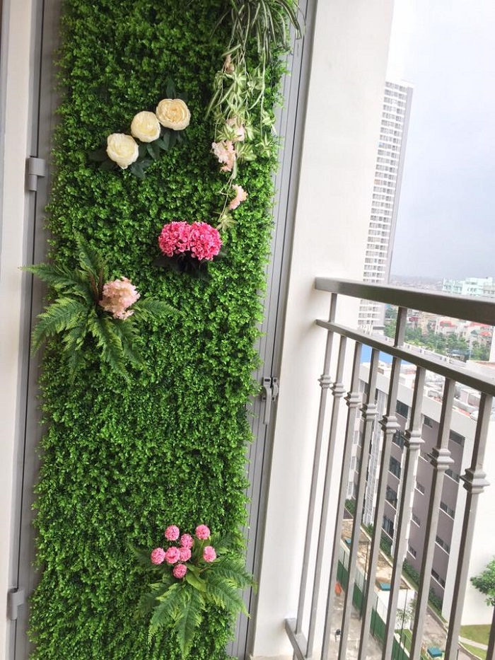 Ban công nhà đẹp hơn bao giờ hết bởi modul vườn tường đứng Quang Anh HCM!