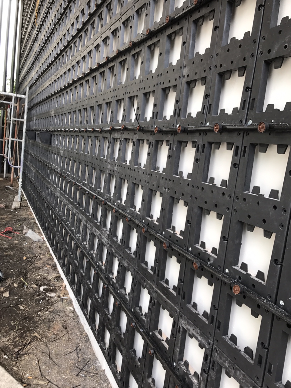 Thi công phần thô với modul vườn treo tường Thi công phần thô với modul vườn treo tường