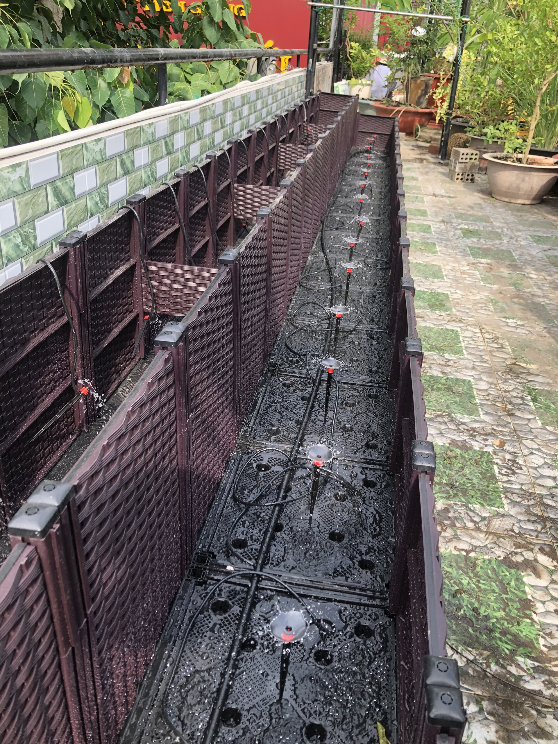 Thi công lắp đặt chậu ghép thông minh màu nâu tại Tiền Giang Thi công lắp đặt chậu ghép thông minh màu nâu tại Tiền Giang